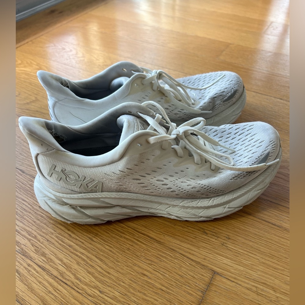 Hoka Clifton 8 in White - Women’s Size 8.5